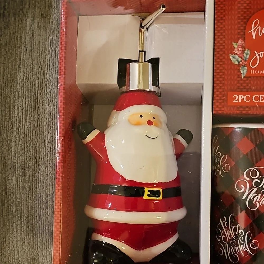 Christmas 2 PC Bath Set With Feliz Navidad